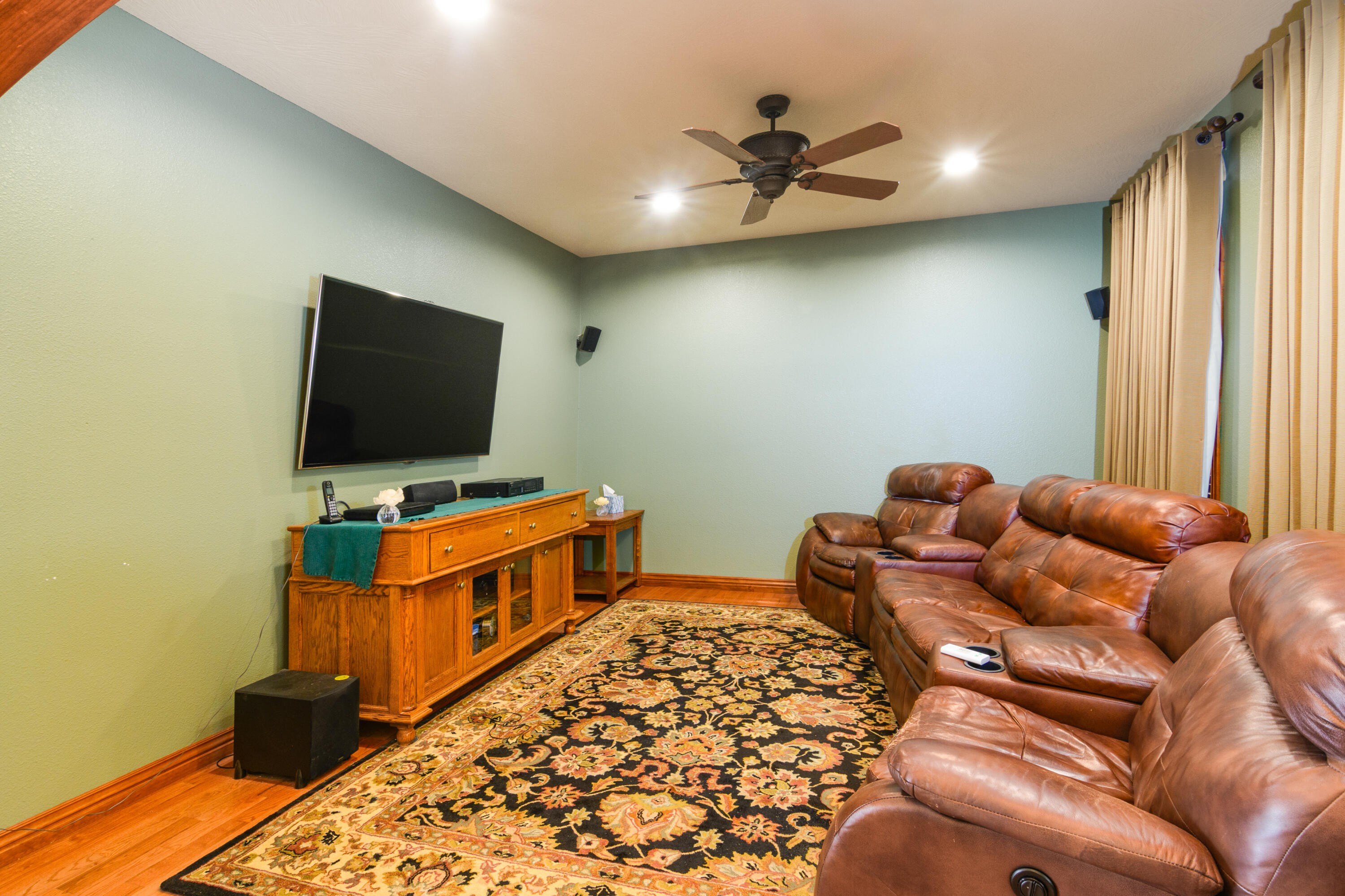 Walnut Shade, Missouri, 65771, United States, 6 Bedrooms Bedrooms, ,5 BathroomsBathrooms,Residential,For Sale,1975828