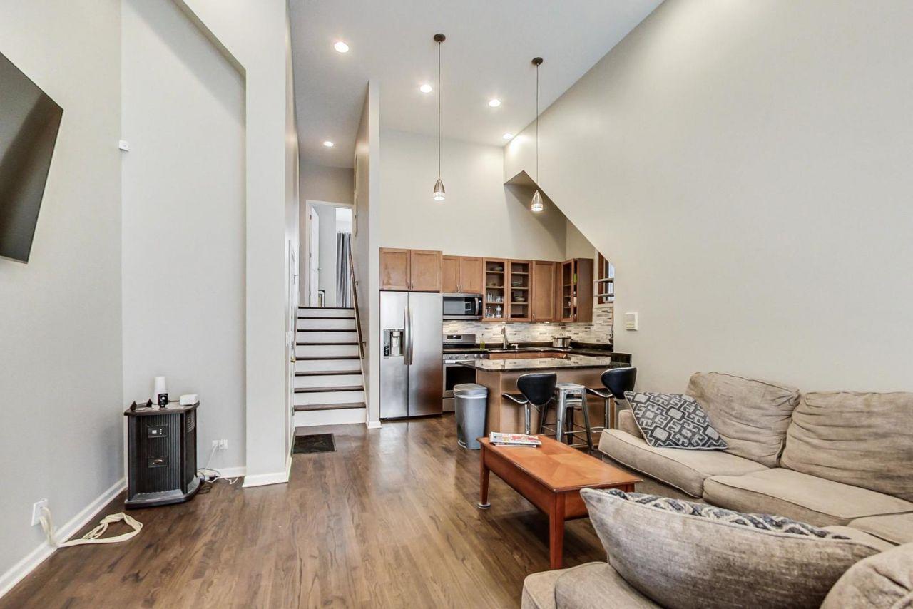 Chicago, Illinois, 60622, United States, 3 Bedrooms Bedrooms, ,3 BathroomsBathrooms,Residential,For Sale,1794202