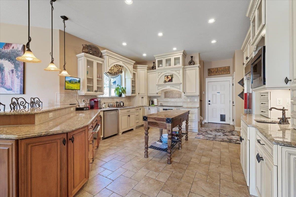 Spokane, Washington, 99224, United States, 5 Bedrooms Bedrooms, ,6 BathroomsBathrooms,Residential,For Sale,2000632