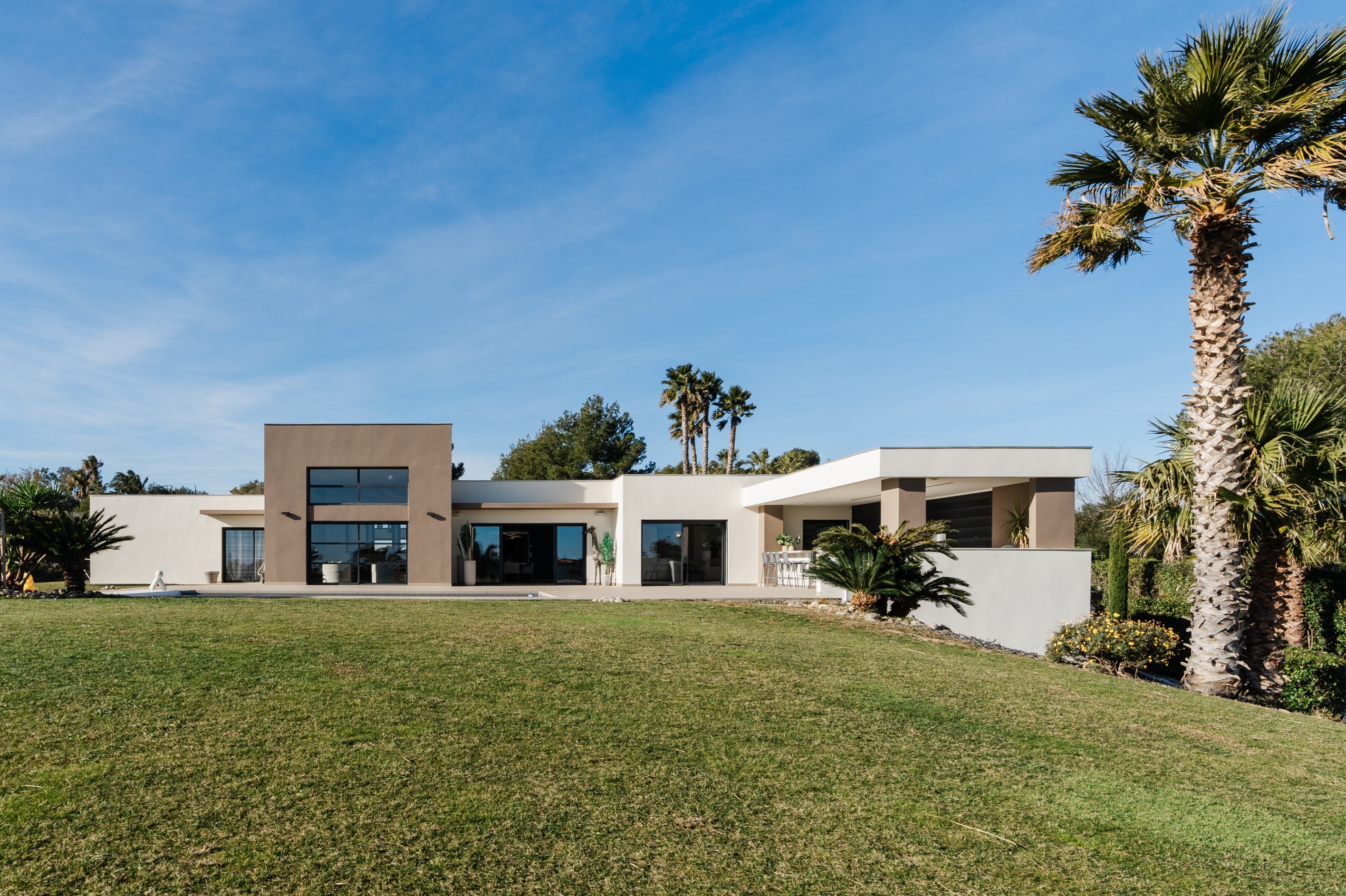  Exceptional contemporary single-storey home with pool - 物件實景