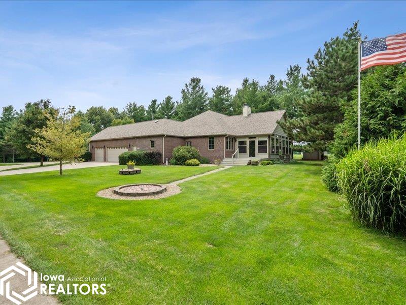 West Burlington, Iowa, 52655, United States, 4 Bedrooms Bedrooms, ,4 BathroomsBathrooms,Residential,For Sale,1982089