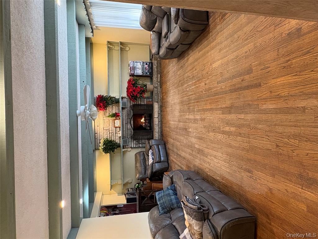 Riverhead, New York, 11901, United States, 3 Bedrooms Bedrooms, ,2 BathroomsBathrooms,Residential,For Sale,2005569