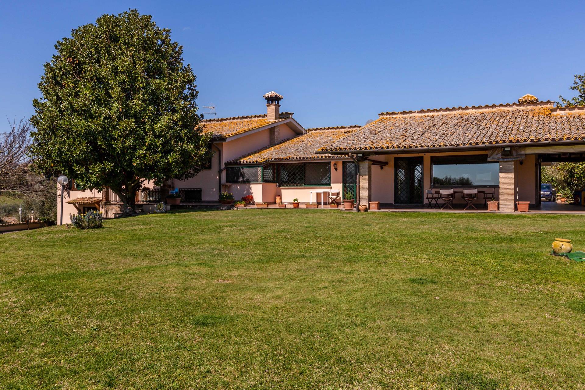 Sacrofano, Roma, 00060, IT, 6 Bedrooms Bedrooms, ,5 BathroomsBathrooms,Residential,For Sale,1850375