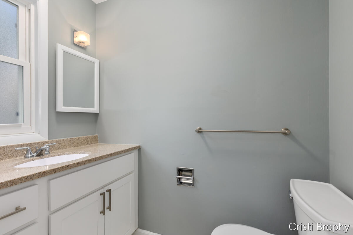 Grand Rapids, Michigan, 49506, United States, 4 Bedrooms Bedrooms, ,3 BathroomsBathrooms,Residential,For Sale,1989098