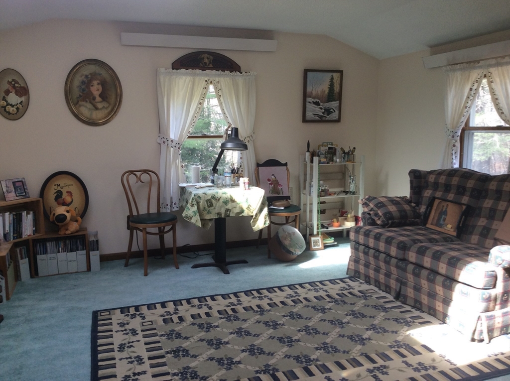 North Brookfield, Massachusetts, 01535, United States, 4 Bedrooms Bedrooms, ,2 BathroomsBathrooms,Residential,For Sale,1980340