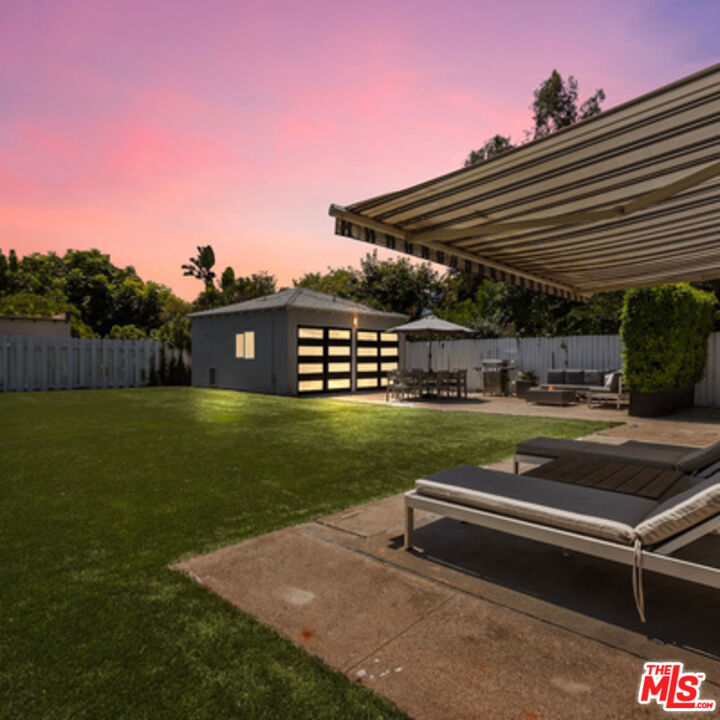 Los Angeles, California, 90048, United States, 3 Bedrooms Bedrooms, ,2 BathroomsBathrooms,Residential,For Sale,1919092