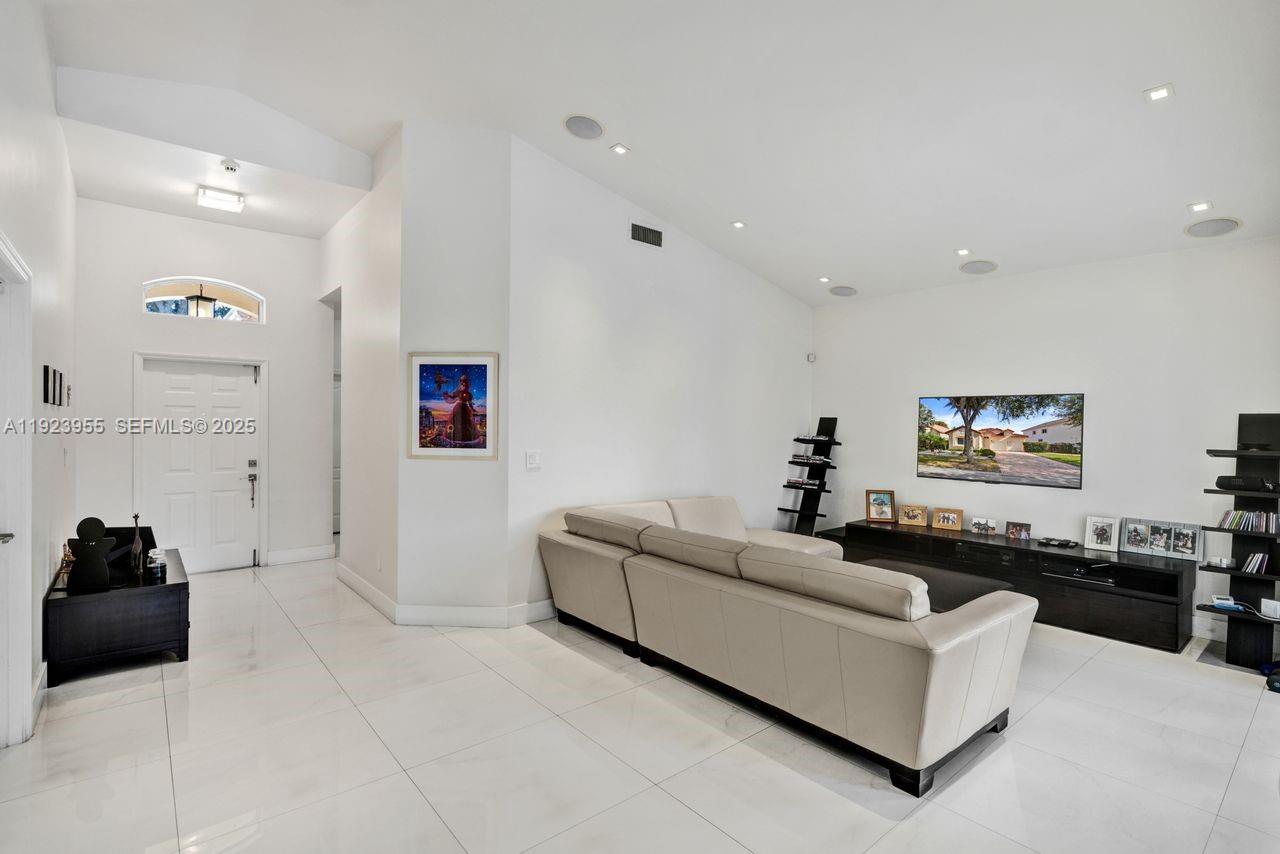 Doral, Florida, 33178, United States, 3 Bedrooms Bedrooms, ,3 BathroomsBathrooms,Residential,For Sale,2000921