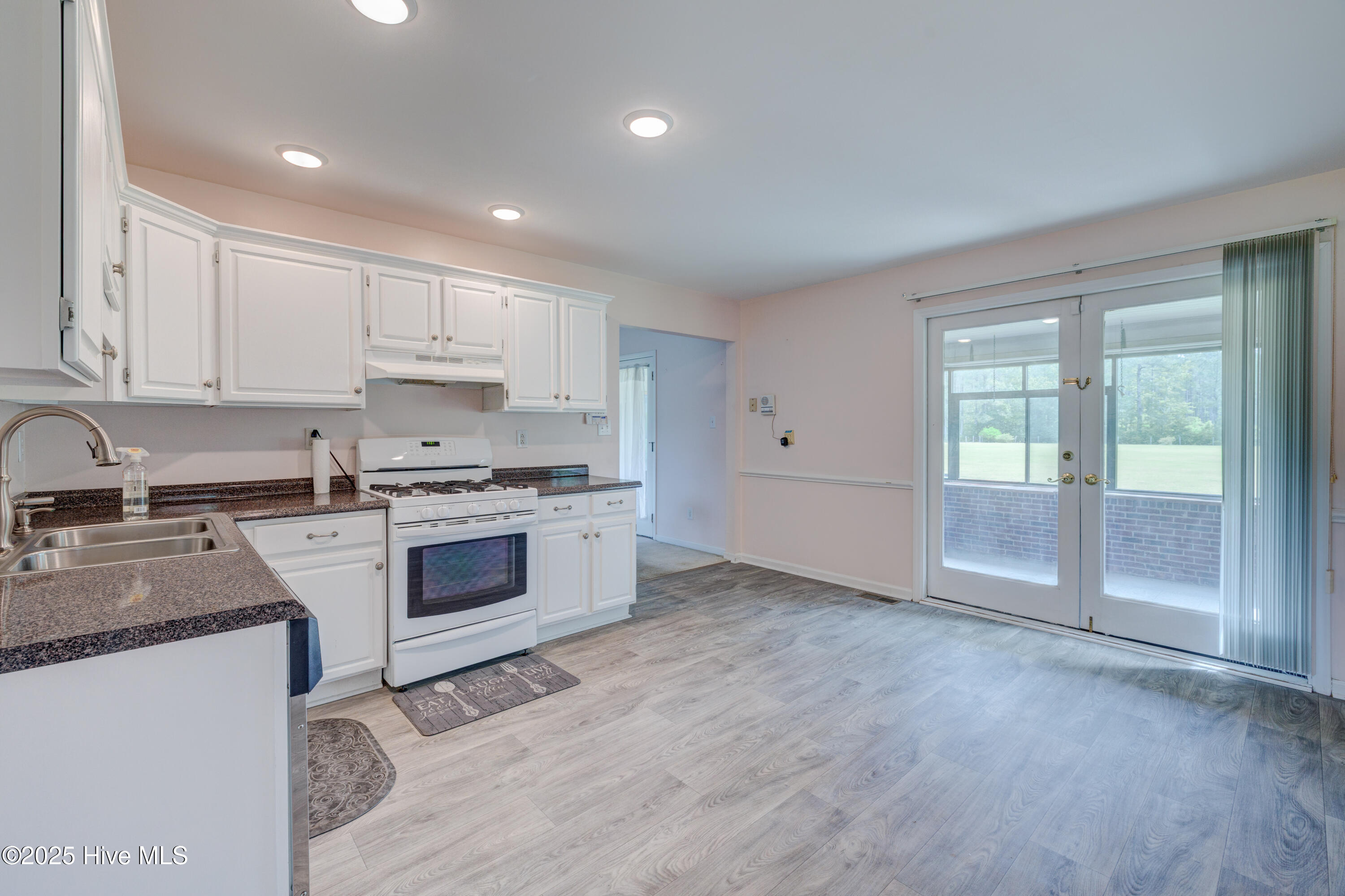 Burgaw, North Carolina, 28425, United States, 4 Bedrooms Bedrooms, ,4 BathroomsBathrooms,Residential,For Sale,1818380