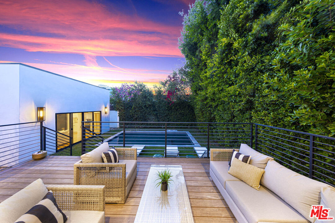 Los Angeles, California, 90048, United States, 4 Bedrooms Bedrooms, ,2 BathroomsBathrooms,Residential,For Sale,1862475