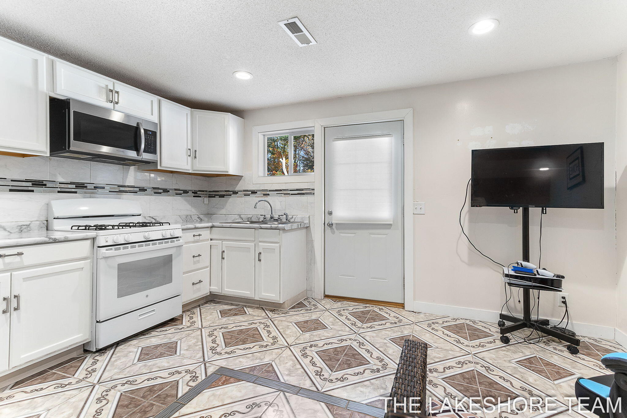 Holland, Michigan, 49424, United States, 5 Bedrooms Bedrooms, ,4 BathroomsBathrooms,Residential,For Sale,1973082