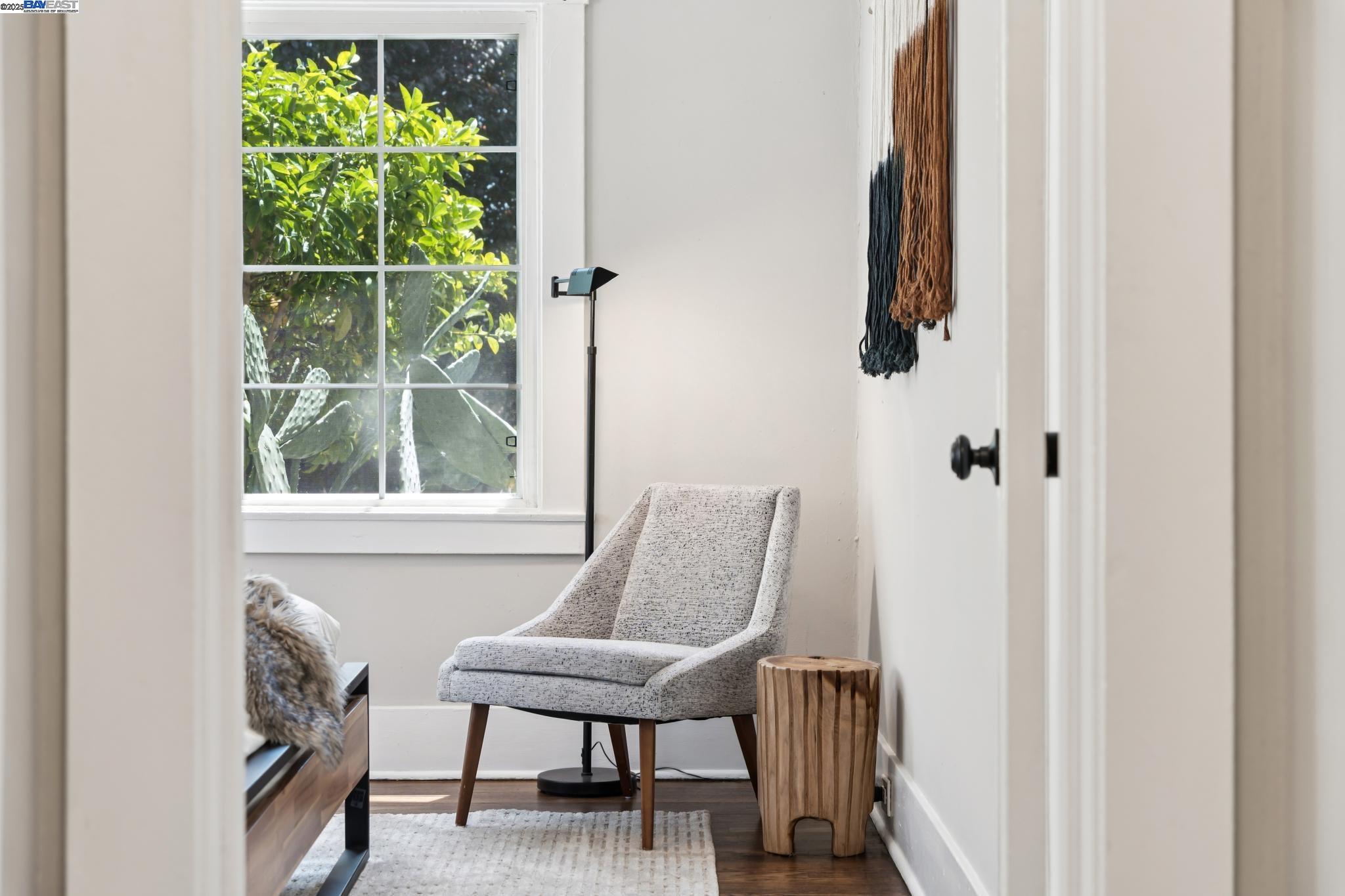 Oakland, California, 94605, United States, 2 Bedrooms Bedrooms, ,1 BathroomBathrooms,Residential,For Sale,1901518