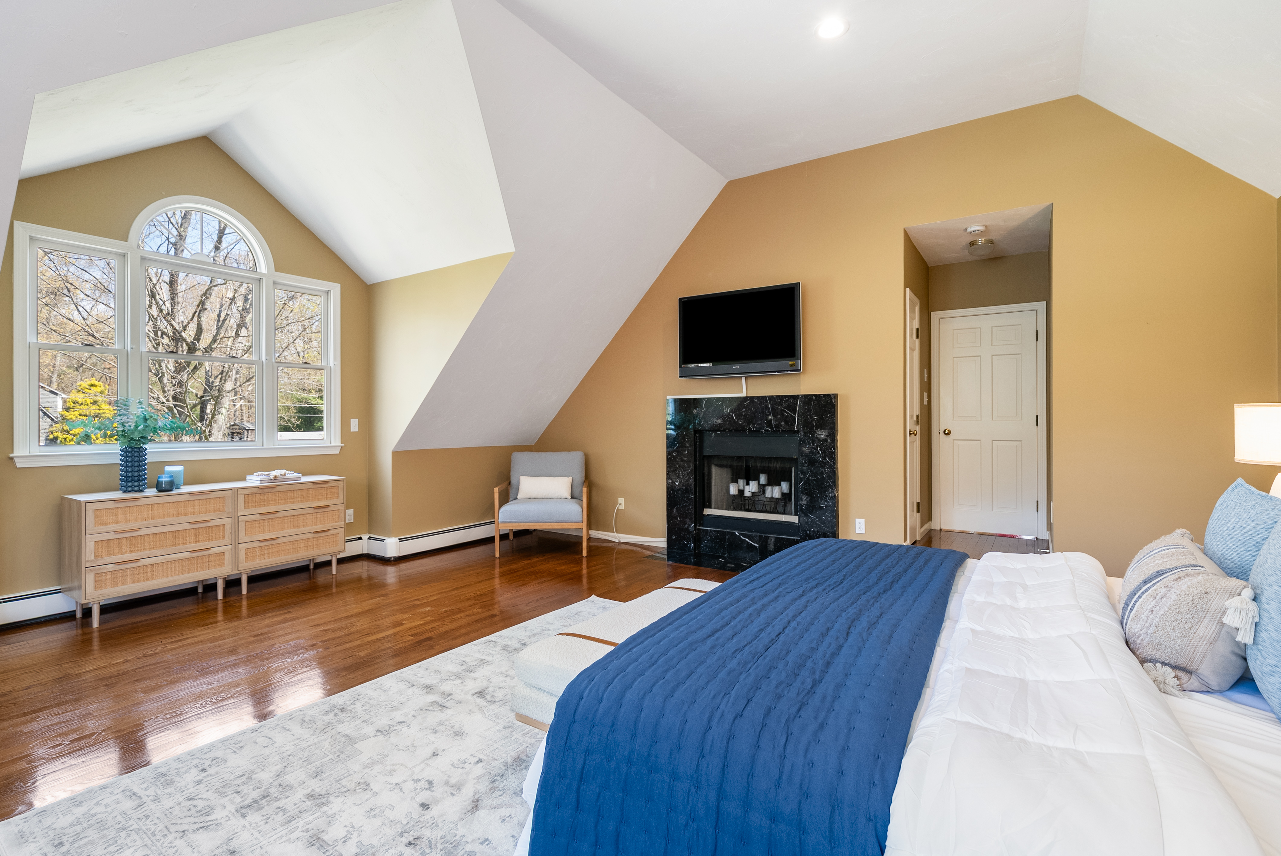  16 Foxhunt Trail, Walpole, MA, 02181 - 物件實景