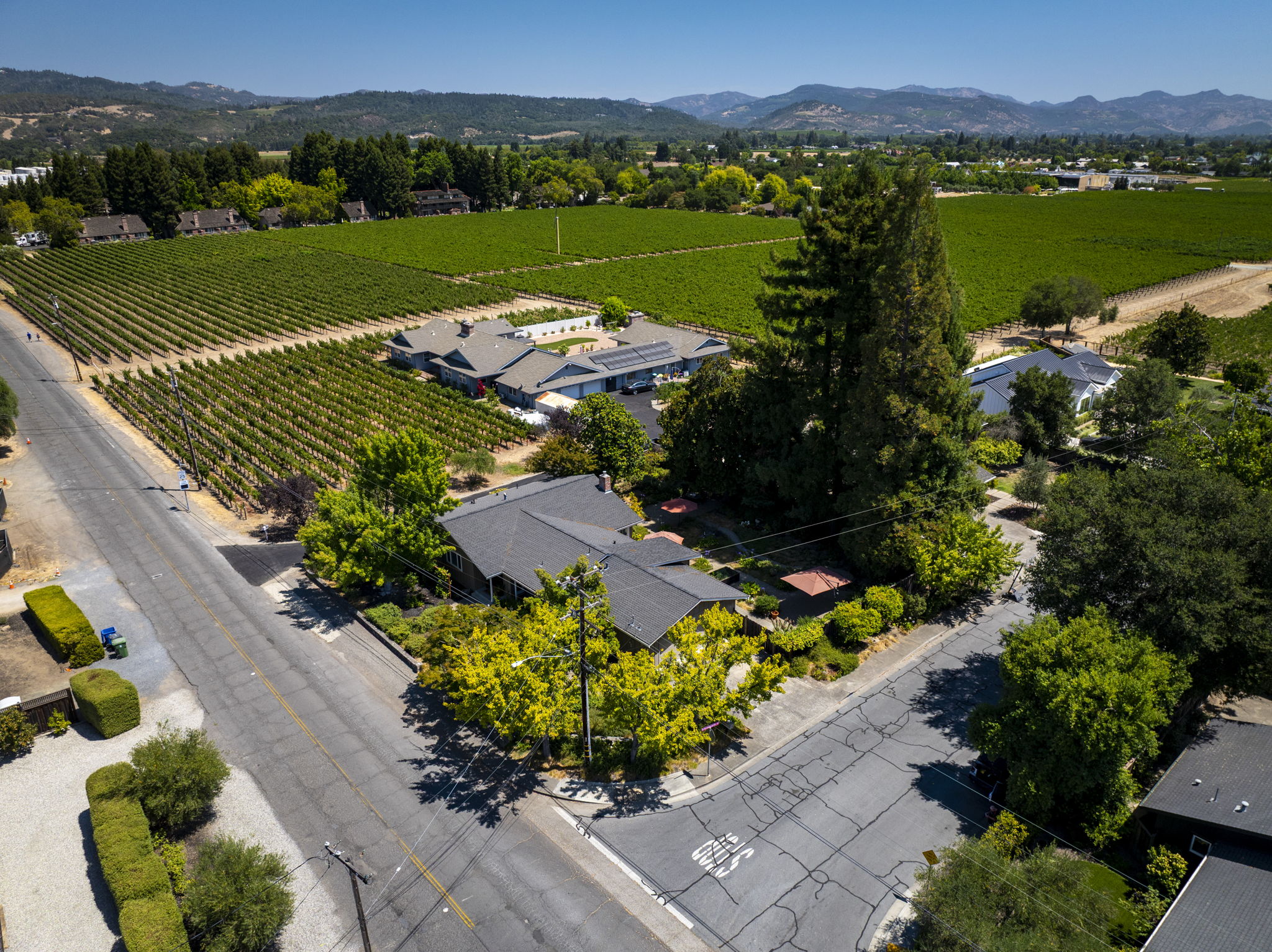  1597 Sulphur Springs Ave - 物件實景