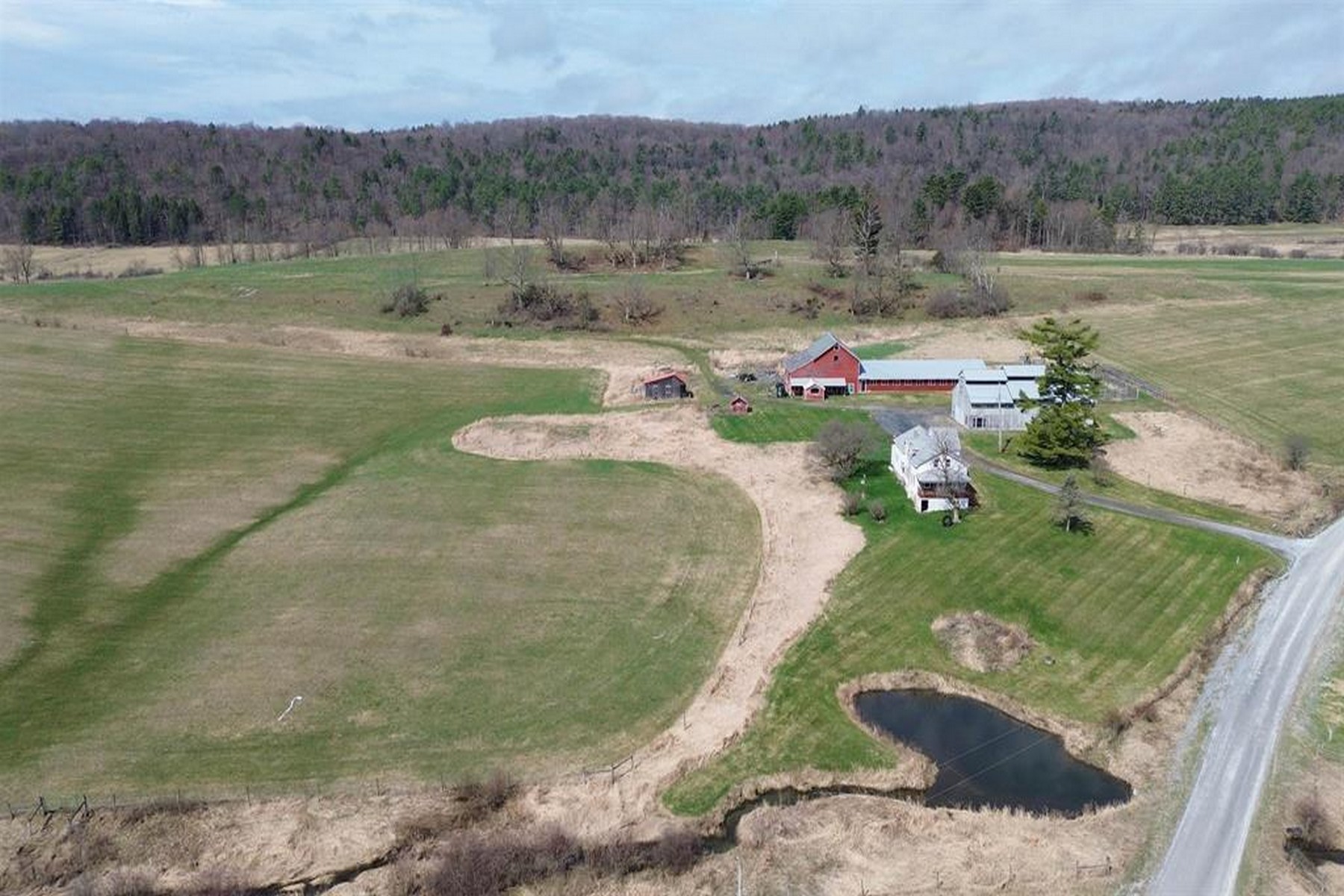  557 Pleasant Valley Road - 物件實景