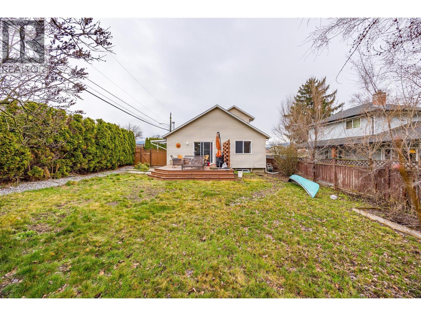 KELOWNA, British Columbia, V1V 1S9, CA, 4 Bedrooms Bedrooms, ,3 BathroomsBathrooms,Residential,For Sale,1895438