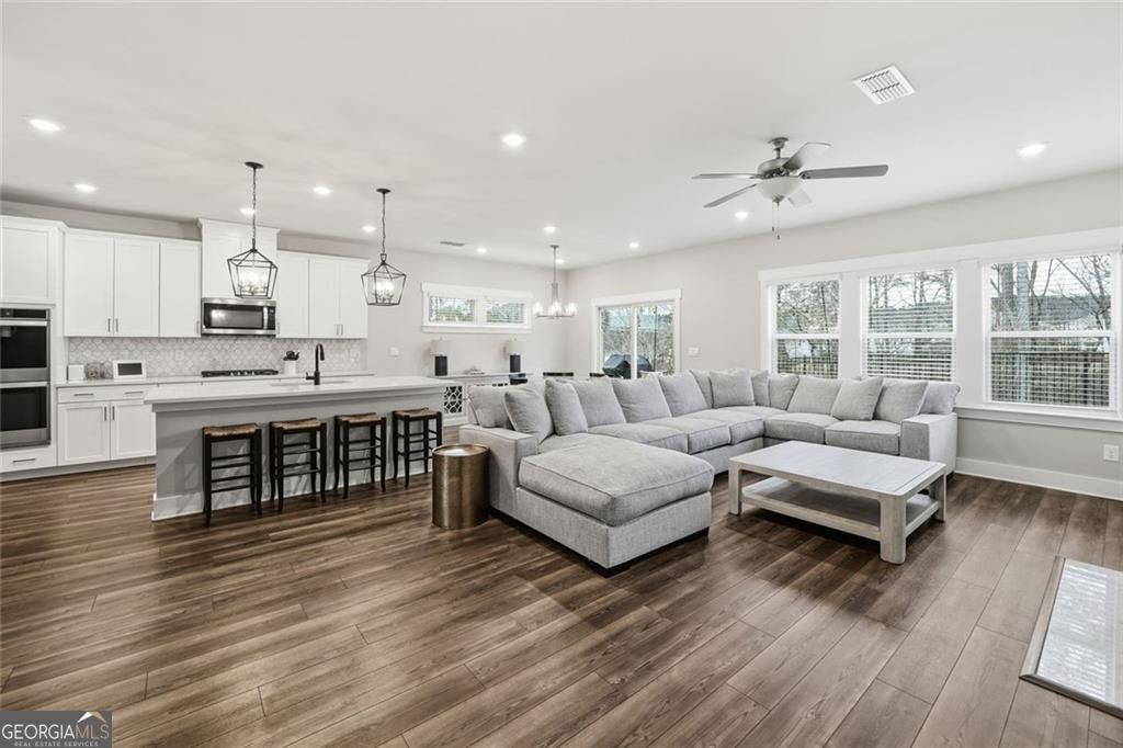 Woodstock, Georgia, 30188, United States, 5 Bedrooms Bedrooms, ,3 BathroomsBathrooms,Residential,For Sale,2006573