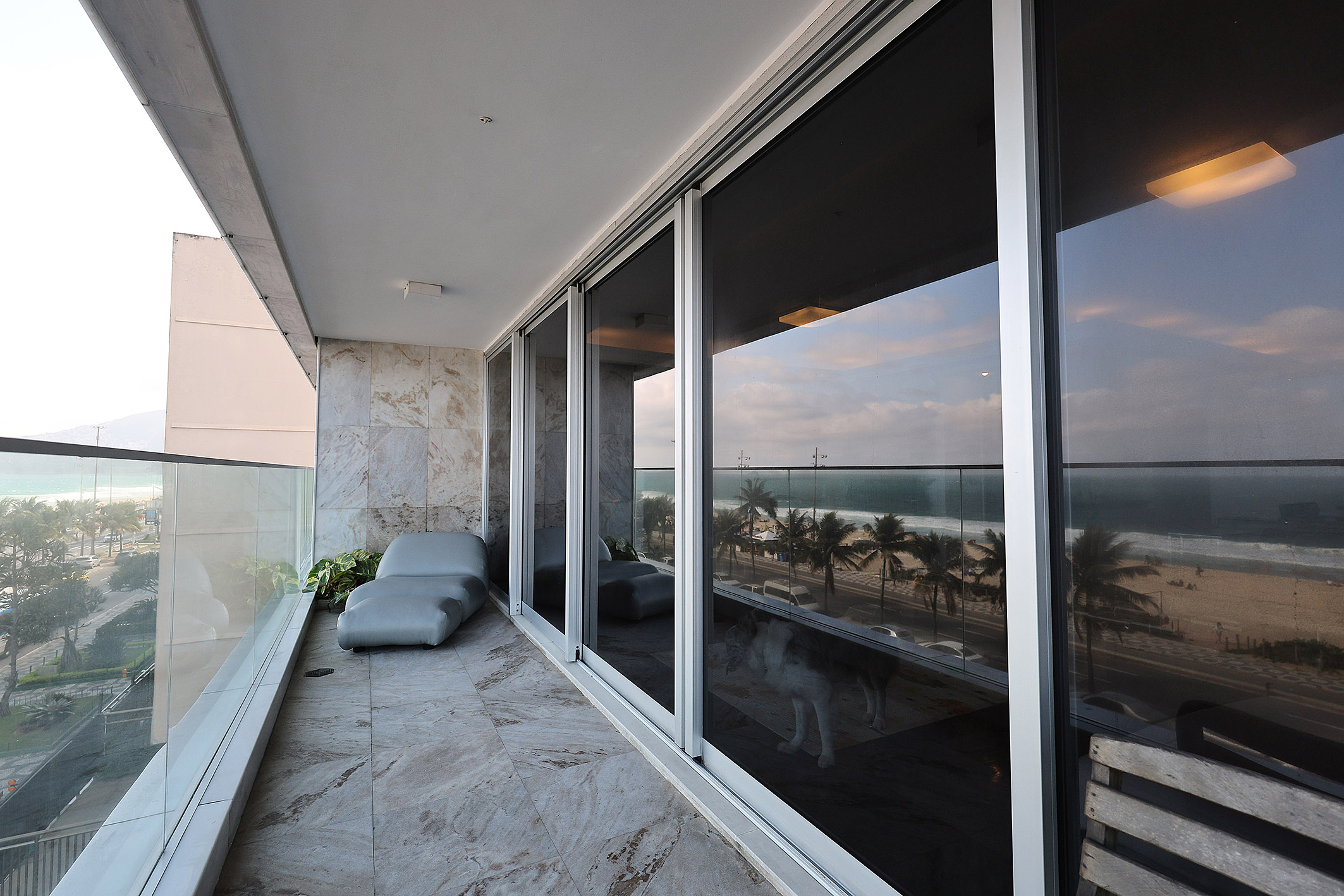  Oceanfront Apartment in a Full-Service Condominium - 物件實景