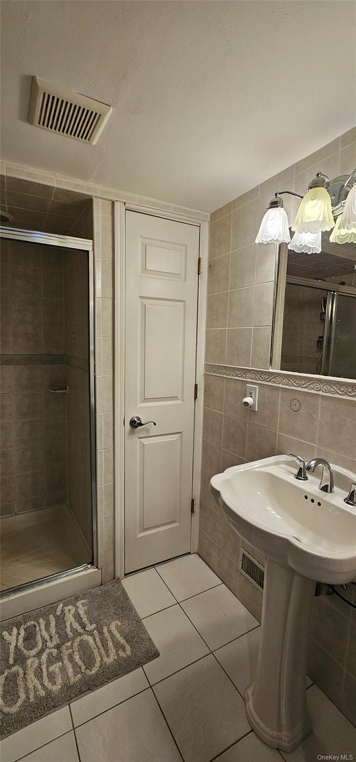 Commack, New York, 11725, United States, 3 Bedrooms Bedrooms, ,2 BathroomsBathrooms,Residential,For Sale,1988061