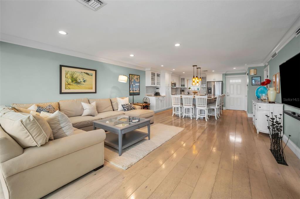 St Petersburg, Florida, 33704, United States, 2 Bedrooms Bedrooms, ,2 BathroomsBathrooms,Residential,For Sale,1989115