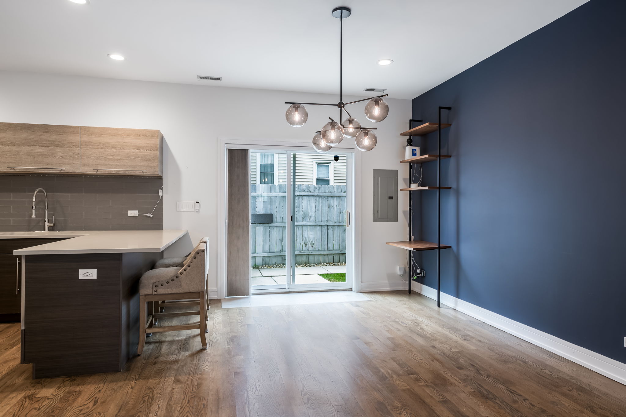 Welcome to This Stunning Three-Story Townhome - 物件實景