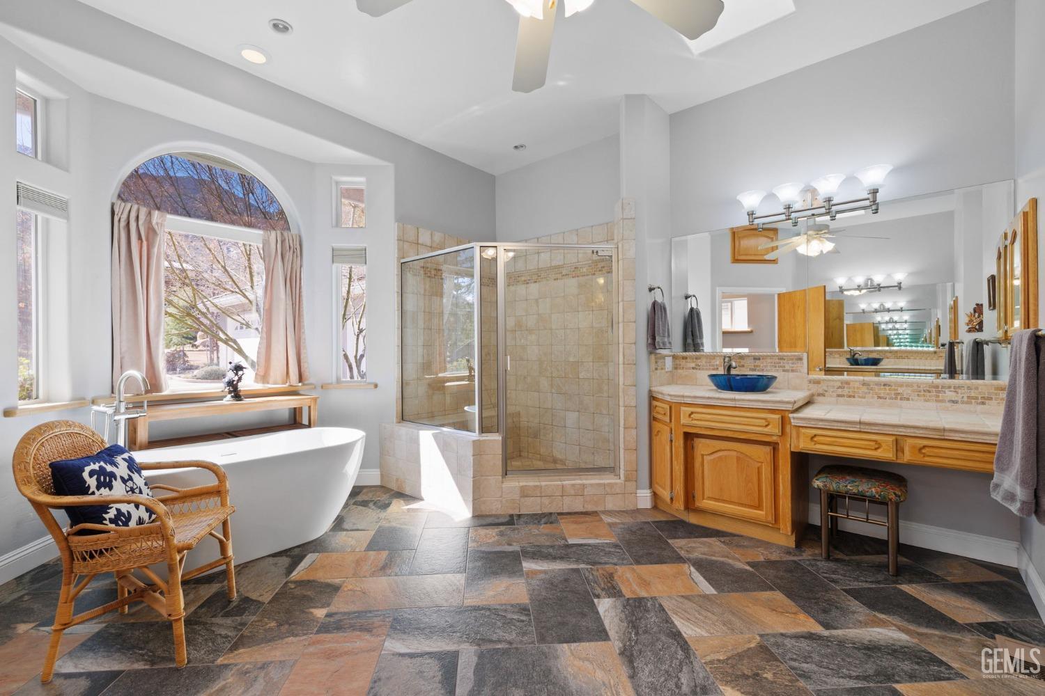 Kernville, California, 93238, United States, 4 Bedrooms Bedrooms, ,3 BathroomsBathrooms,Residential,For Sale,1941989