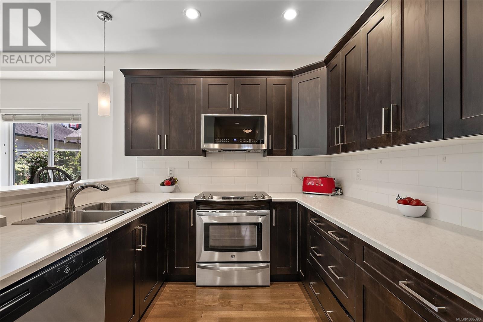 SIDNEY, British Columbia, V8L 2G4, CA, 3 Bedrooms Bedrooms, ,3 BathroomsBathrooms,Residential,For Sale,1885451