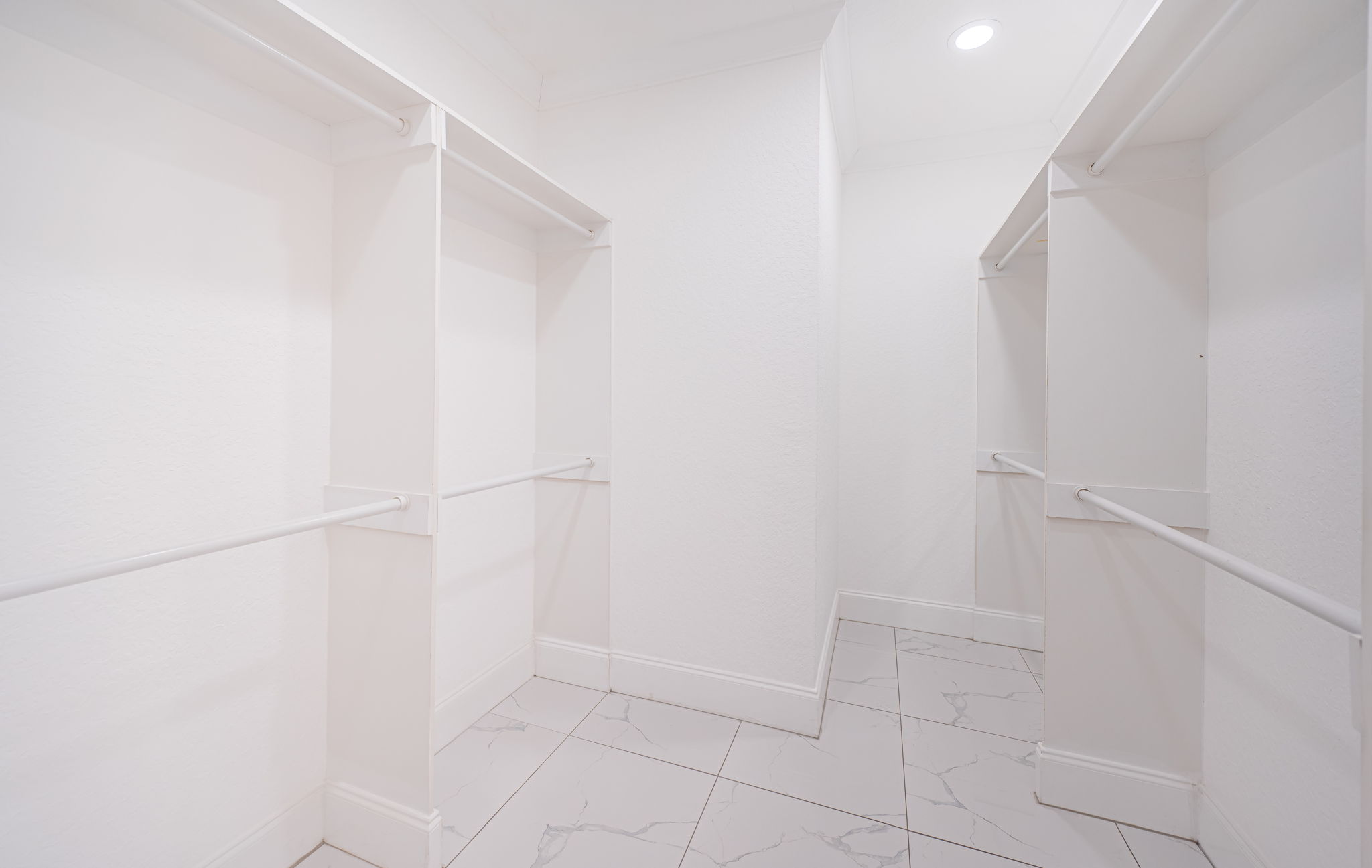 St Petersburg, Florida, 33707, United States, 4 Bedrooms Bedrooms, ,3 BathroomsBathrooms,Residential,For Sale,1992370