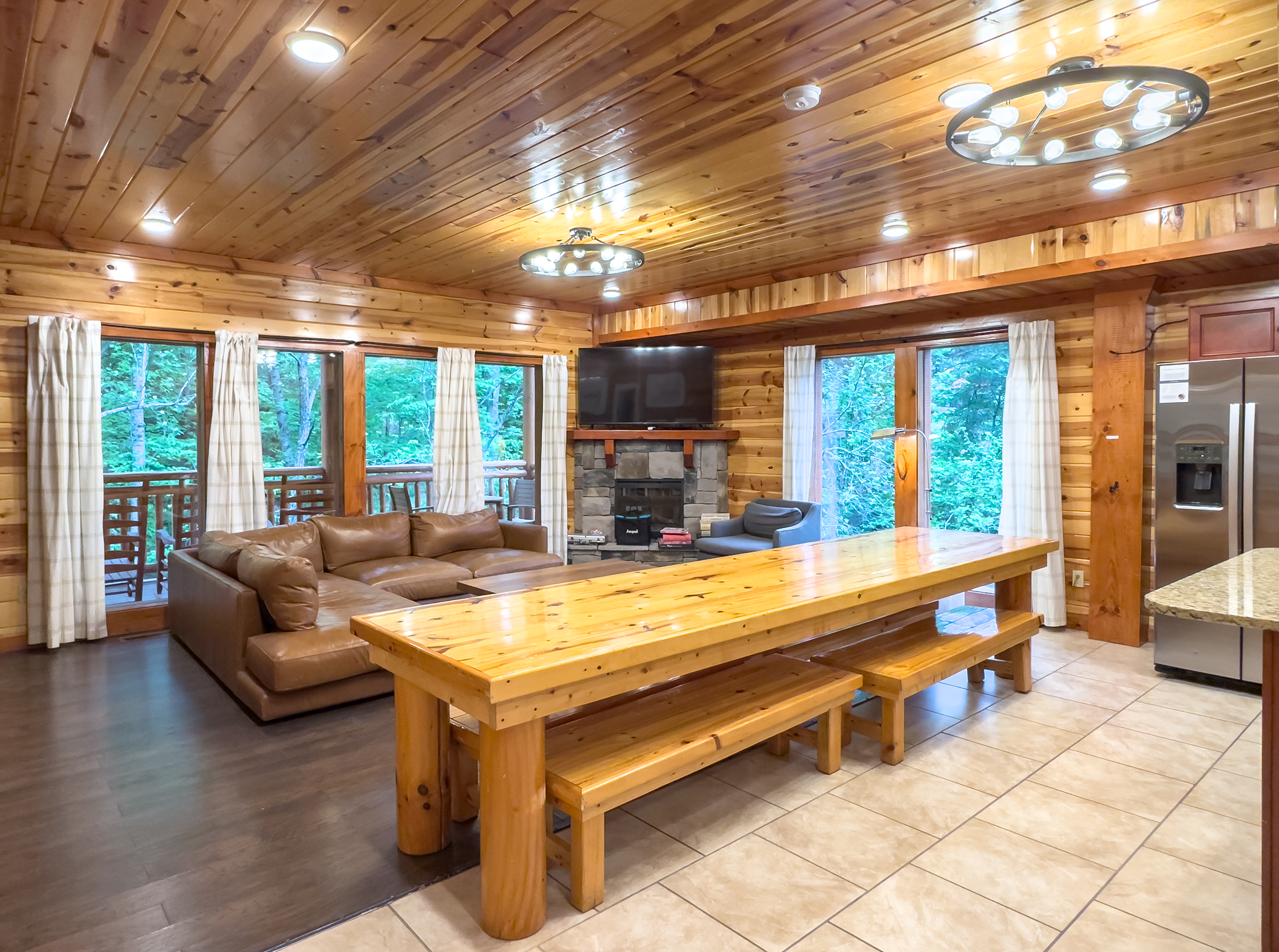 Sevierville, Tennessee, 37862, United States, 6 Bedrooms Bedrooms, ,7 BathroomsBathrooms,Residential,For Sale,1798325