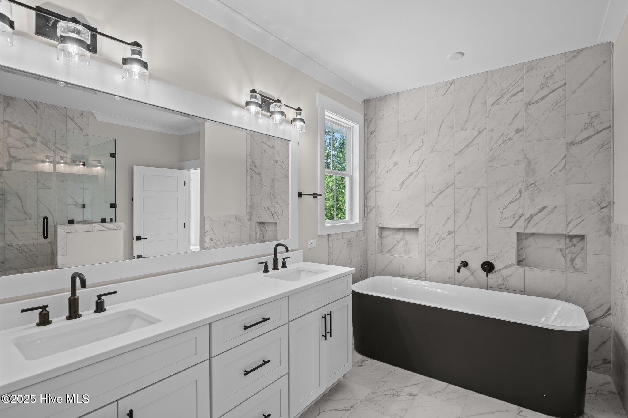 Wilmington, North Carolina, 28411, United States, 4 Bedrooms Bedrooms, ,4 BathroomsBathrooms,Residential,For Sale,1979455