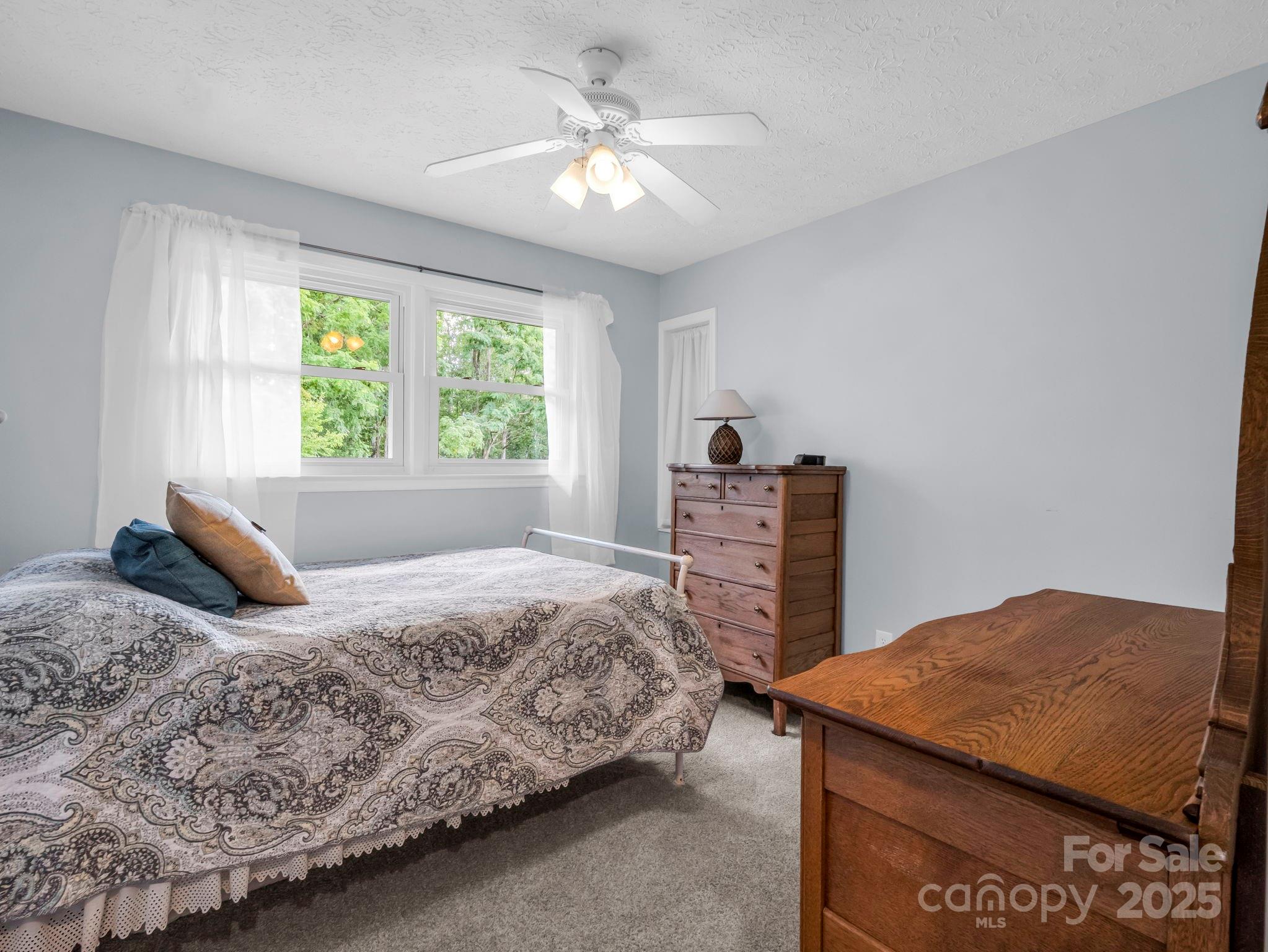 Saluda, North Carolina, 28773, United States, 4 Bedrooms Bedrooms, ,2 BathroomsBathrooms,Residential,For Sale,1978089