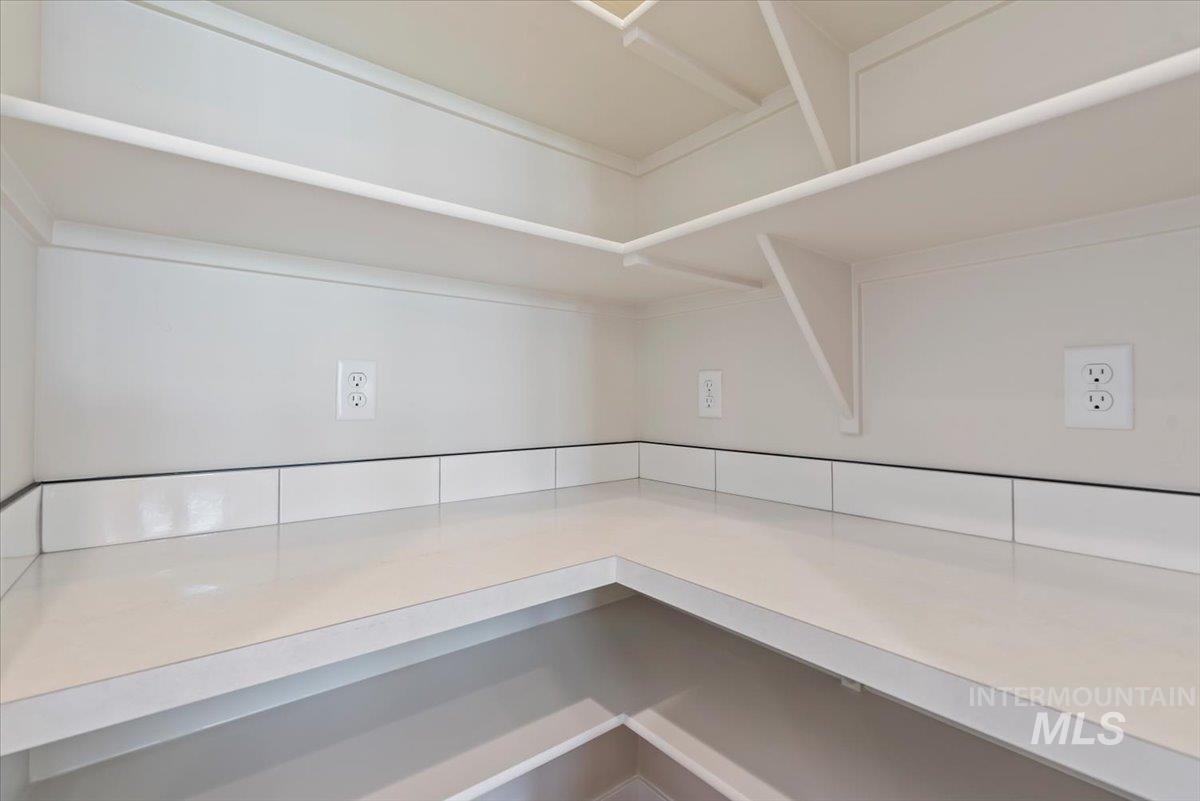 Eagle, Idaho, 83616-1017, United States, 4 Bedrooms Bedrooms, ,Residential,For Sale,1925086