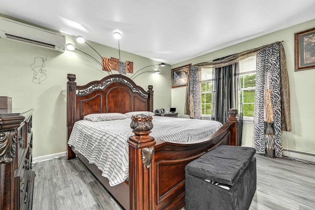 Webster, Massachusetts, 01570, United States, 3 Bedrooms Bedrooms, ,2 BathroomsBathrooms,Residential,For Sale,1937181