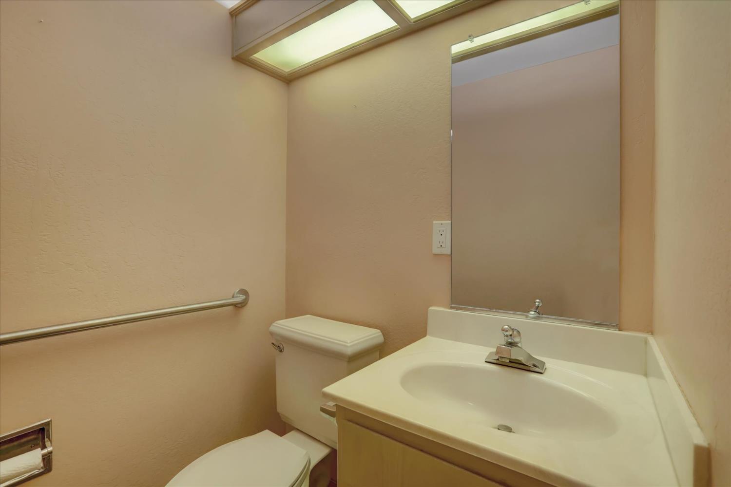 Nevada City, California, 95959, United States, 3 Bedrooms Bedrooms, ,4 BathroomsBathrooms,Residential,For Sale,1977718