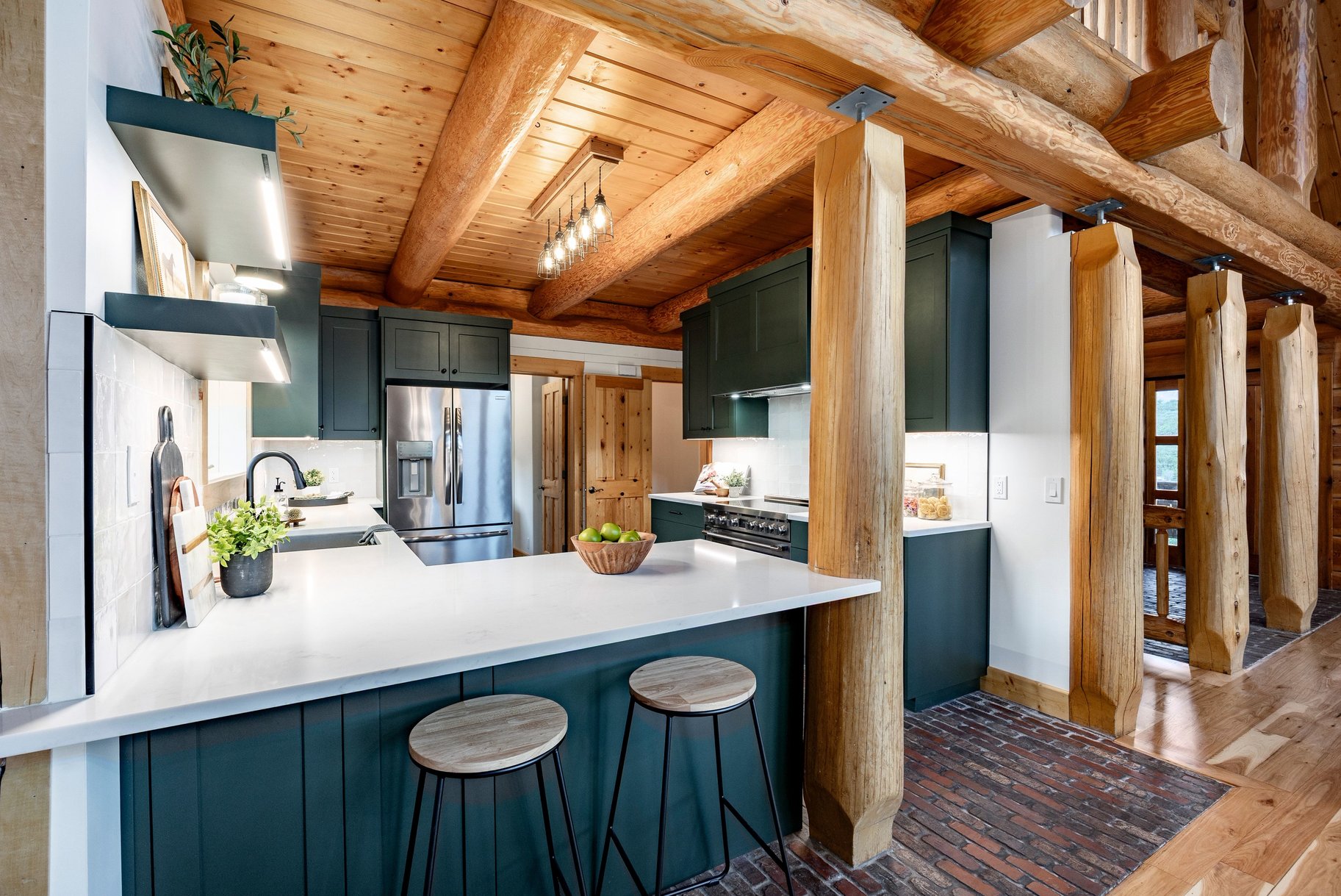  Refined Mountain Home on 1.27 Acres Near Snowbasin - 物件實景