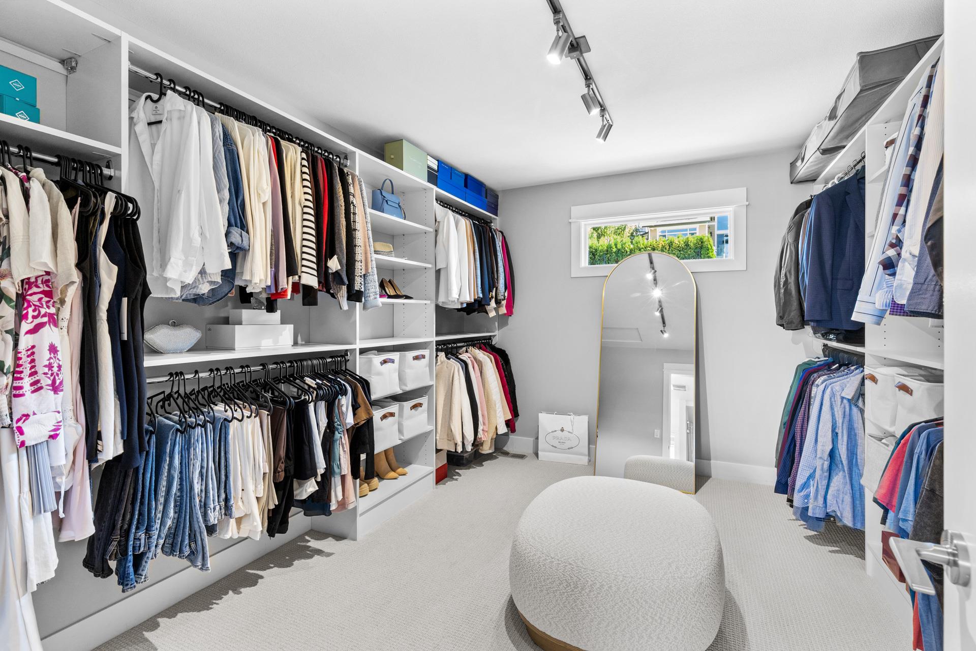 KELOWNA, British Columbia, V1W 5K2, CA, 5 Bedrooms Bedrooms, ,3 BathroomsBathrooms,Residential,For Sale,1960924