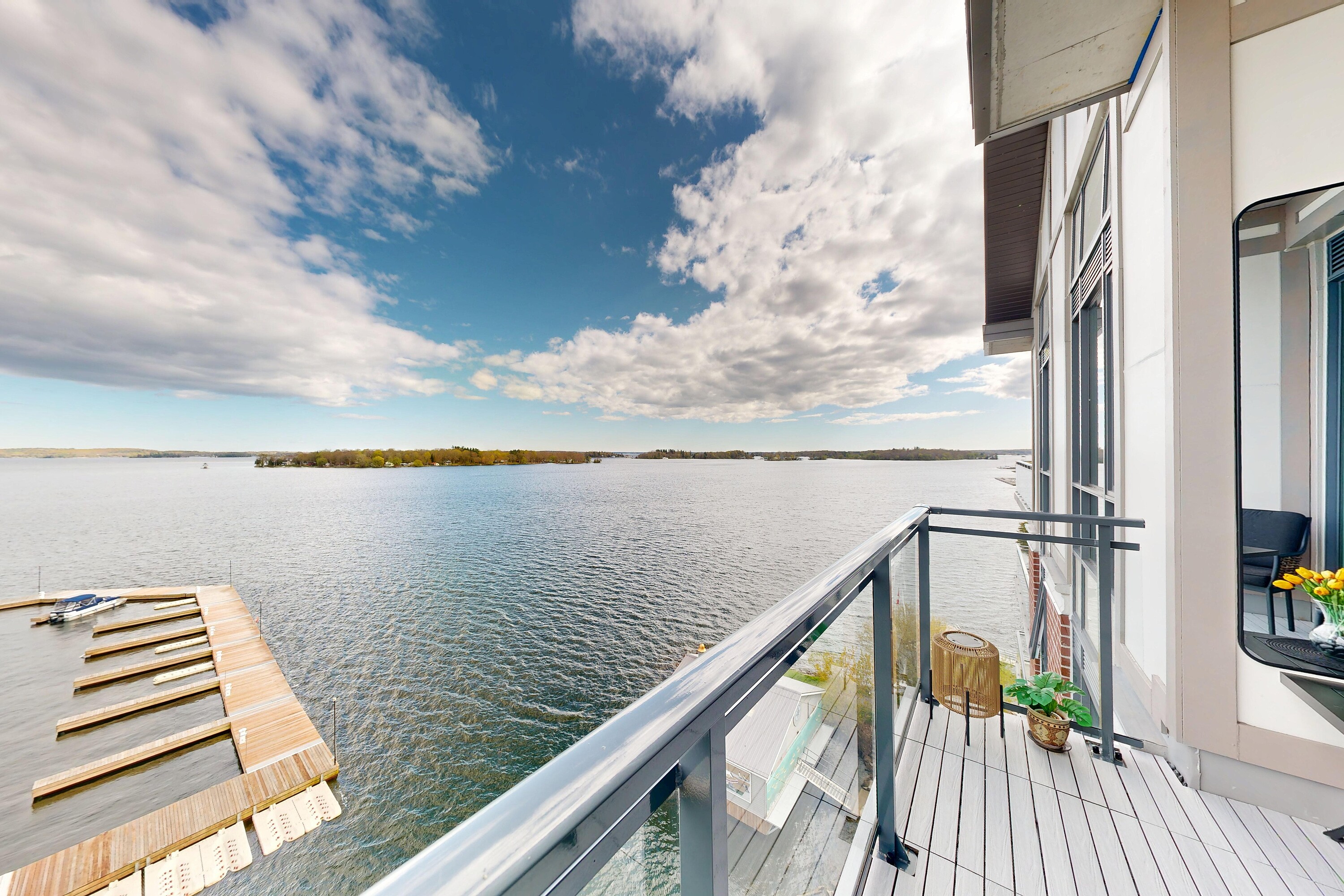  1000 Islands Waterfront Condo - 物件實景