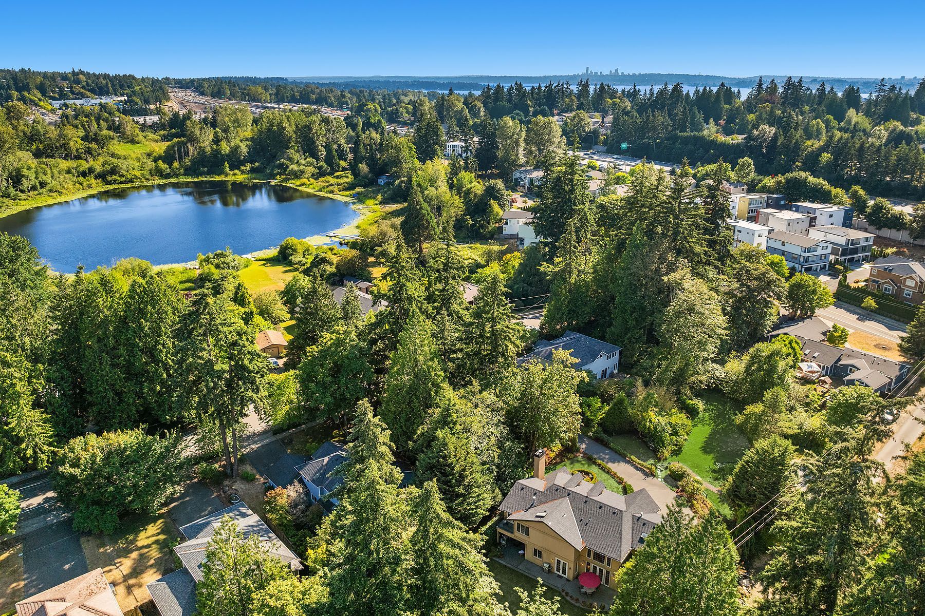  12022 NE 97th Street, Kirkland, WA 98033 - 物件實景