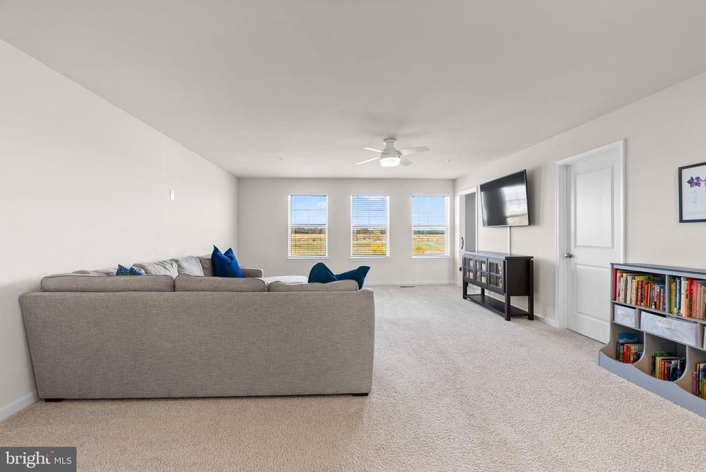 Frederick, Maryland, 21701, United States, 5 Bedrooms Bedrooms, ,4 BathroomsBathrooms,Residential,For Sale,1987107