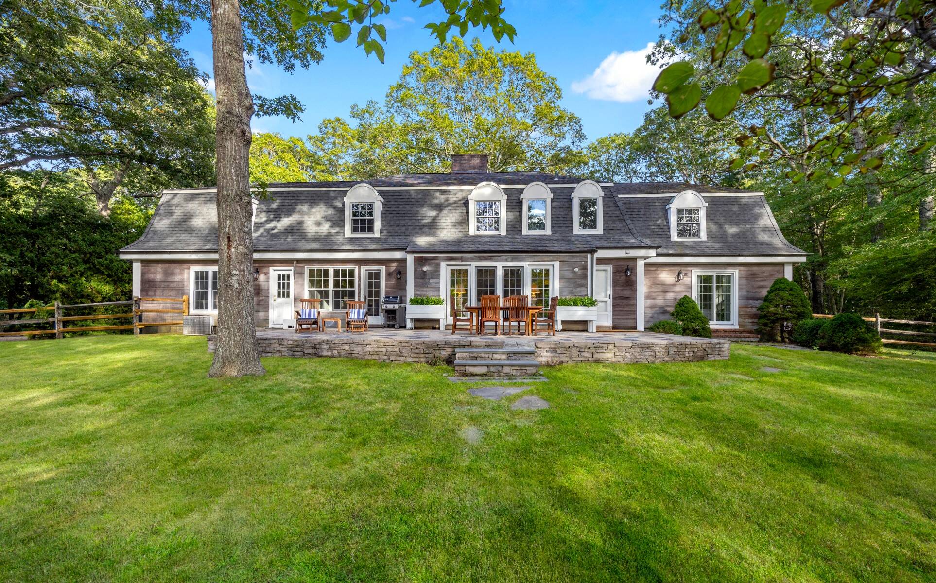  South of The Highway Location Like No Other - 物件實景