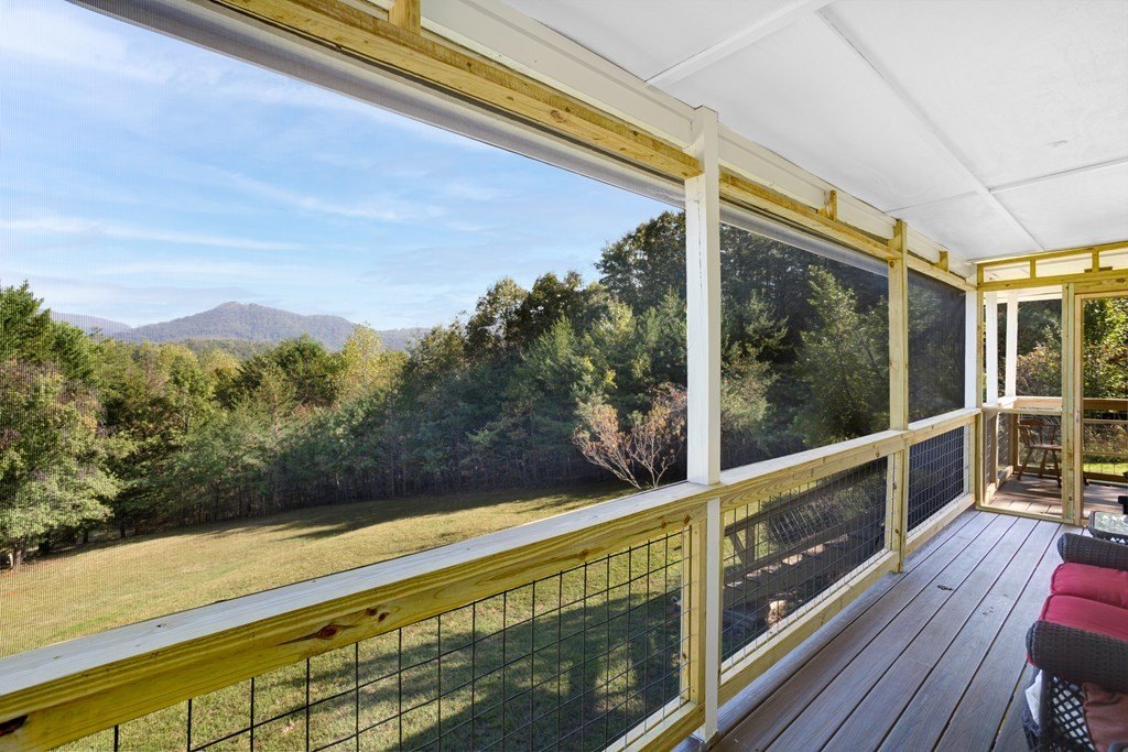 Hiawassee, Georgia, 30546, United States, 2 Bedrooms Bedrooms, ,3 BathroomsBathrooms,Residential,For Sale,1979579