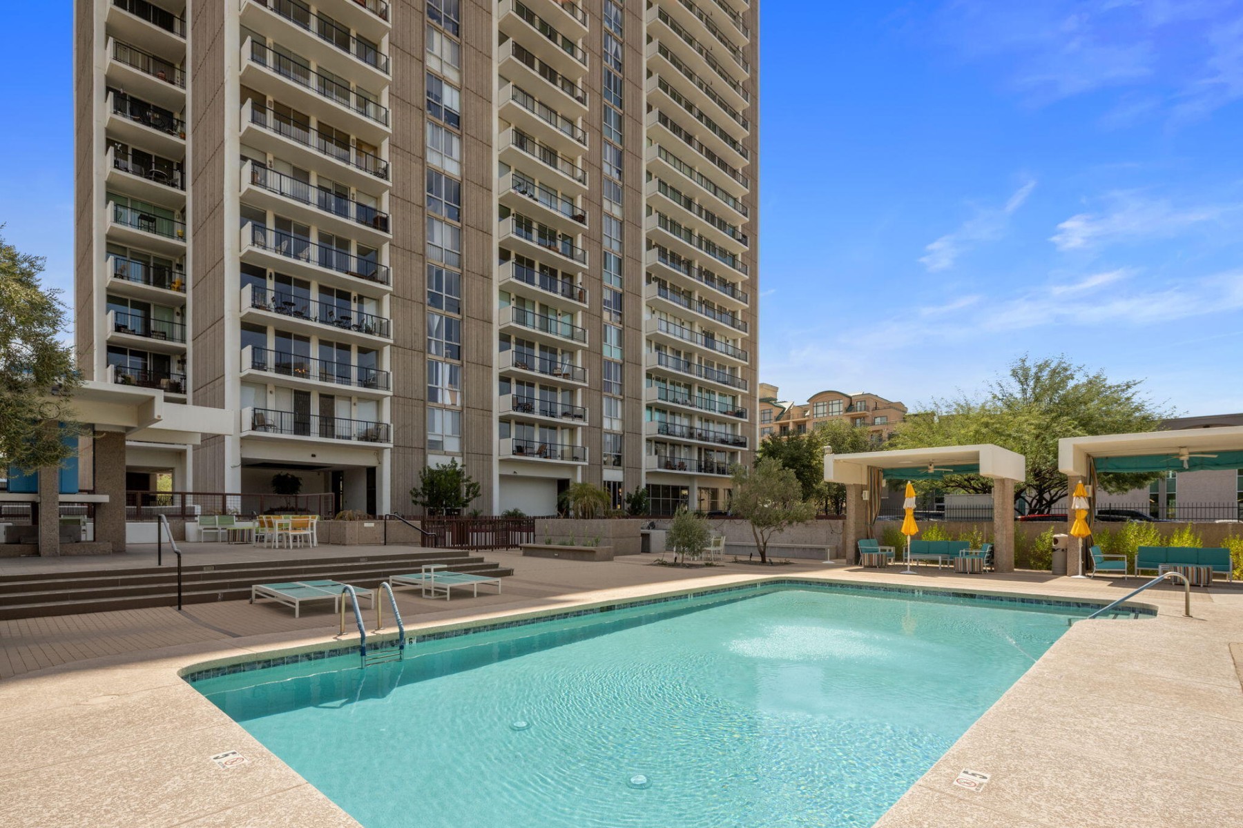  2323 N Central Ave¦Phoenix, AZ - 物件實景