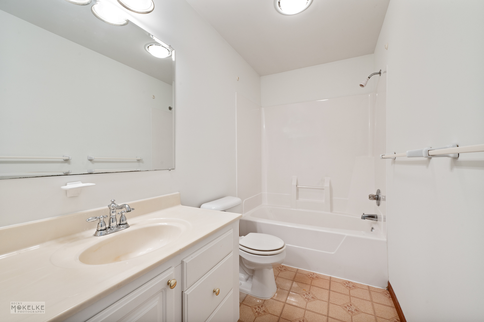 Newark, Illinois, 60541, United States, 4 Bedrooms Bedrooms, ,3 BathroomsBathrooms,Residential,For Sale,1918229
