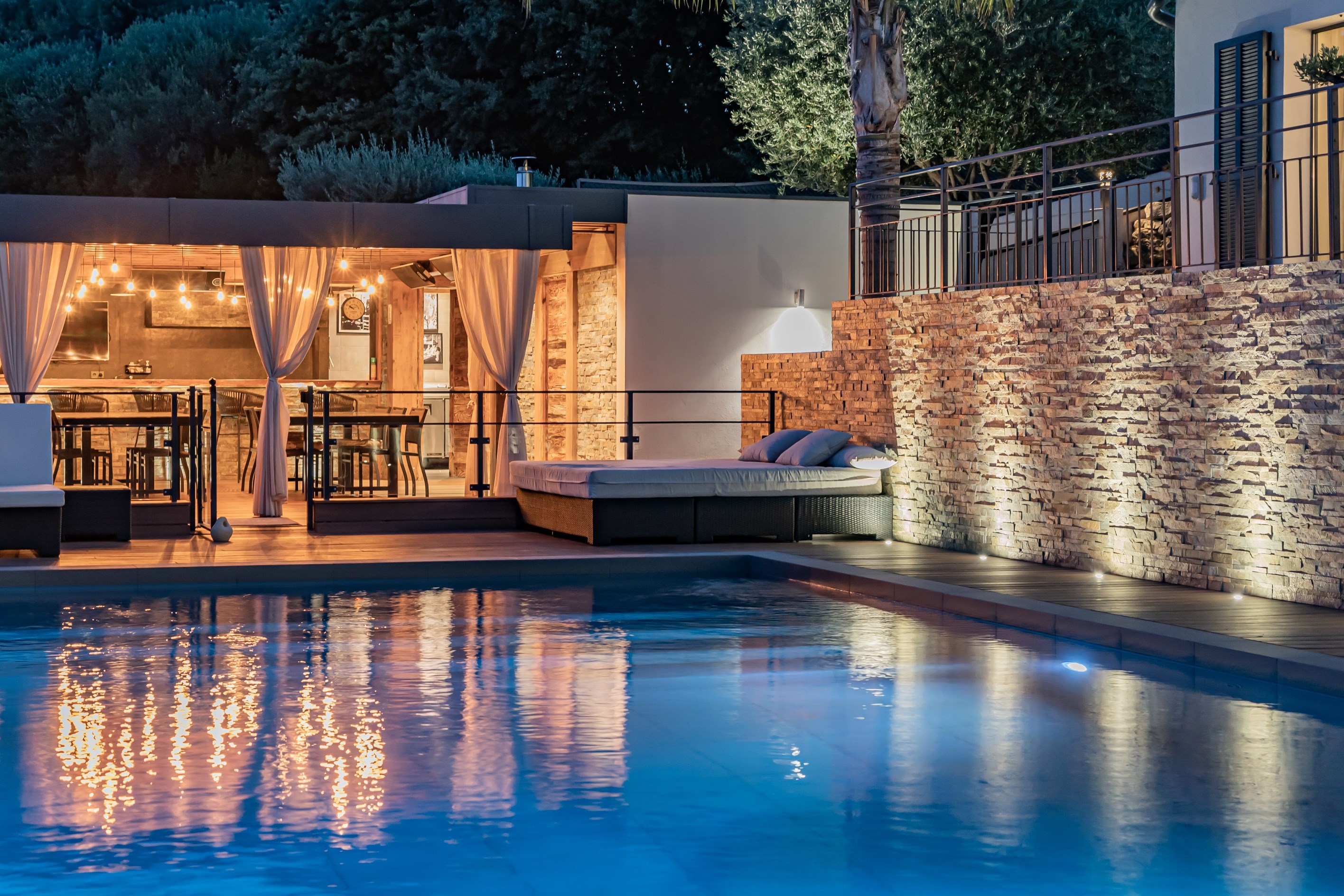  Hills of Cagnes-sur-Mer, luxury renovated sea view villa in a private estate ne… - 物件實景