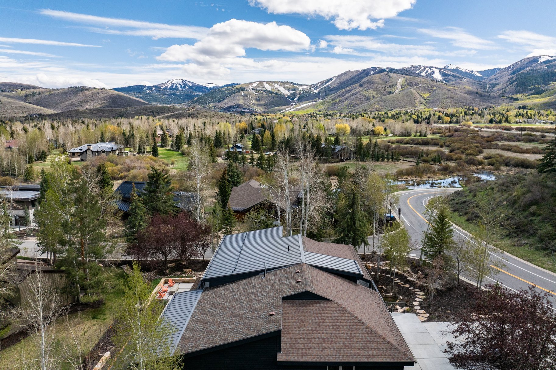  Light Filled Open Floor Plan with Great Outdoor Space - 物件實景