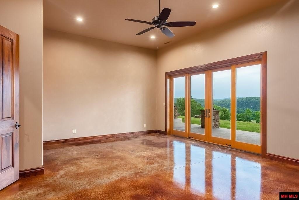 Cotter, Arkansas, 72626, United States, 4 Bedrooms Bedrooms, ,5 BathroomsBathrooms,Residential,For Sale,1976163