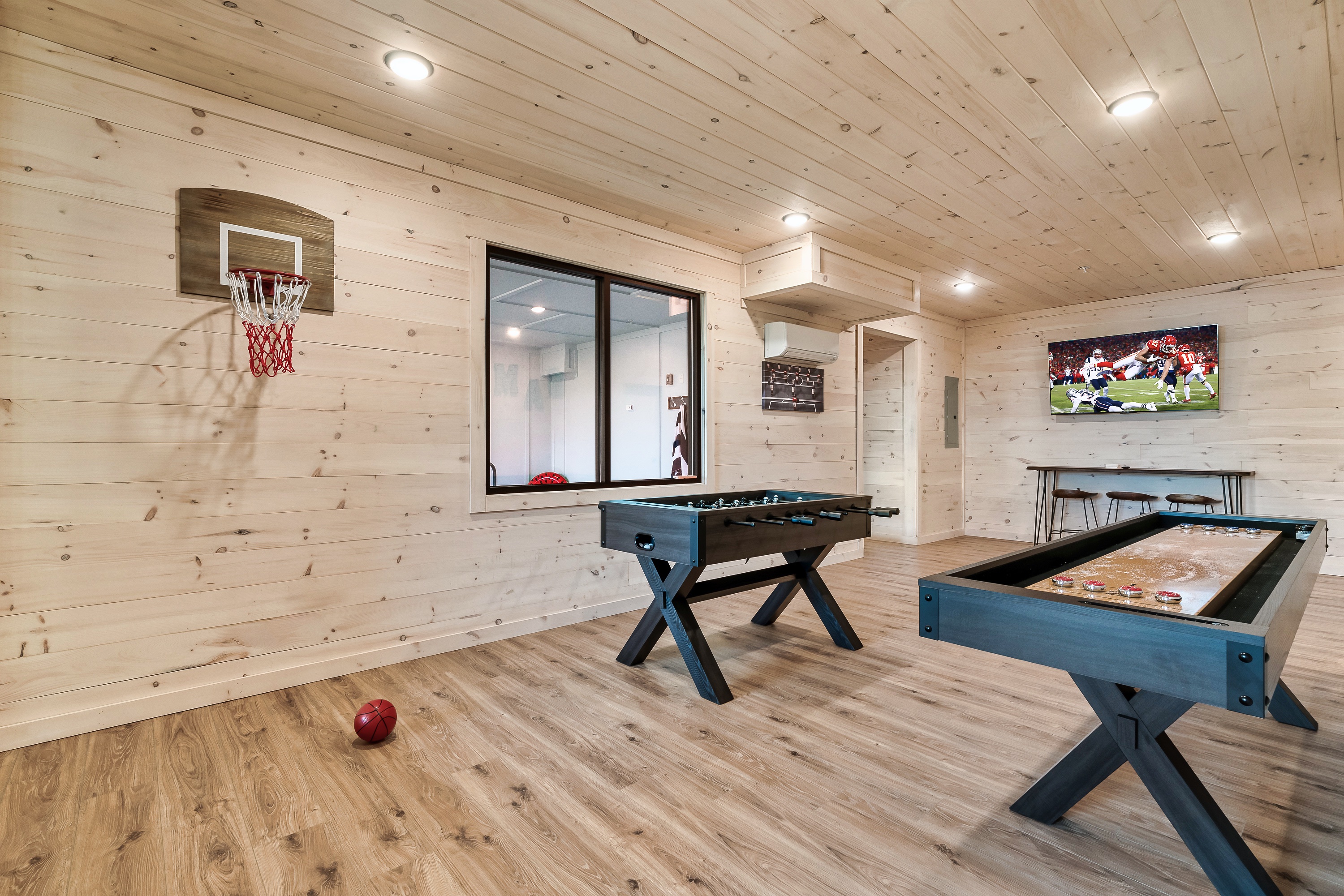 Gatlinburg, Tennessee, 37738, United States, 5 Bedrooms Bedrooms, ,4 BathroomsBathrooms,Residential,For Sale,1920322