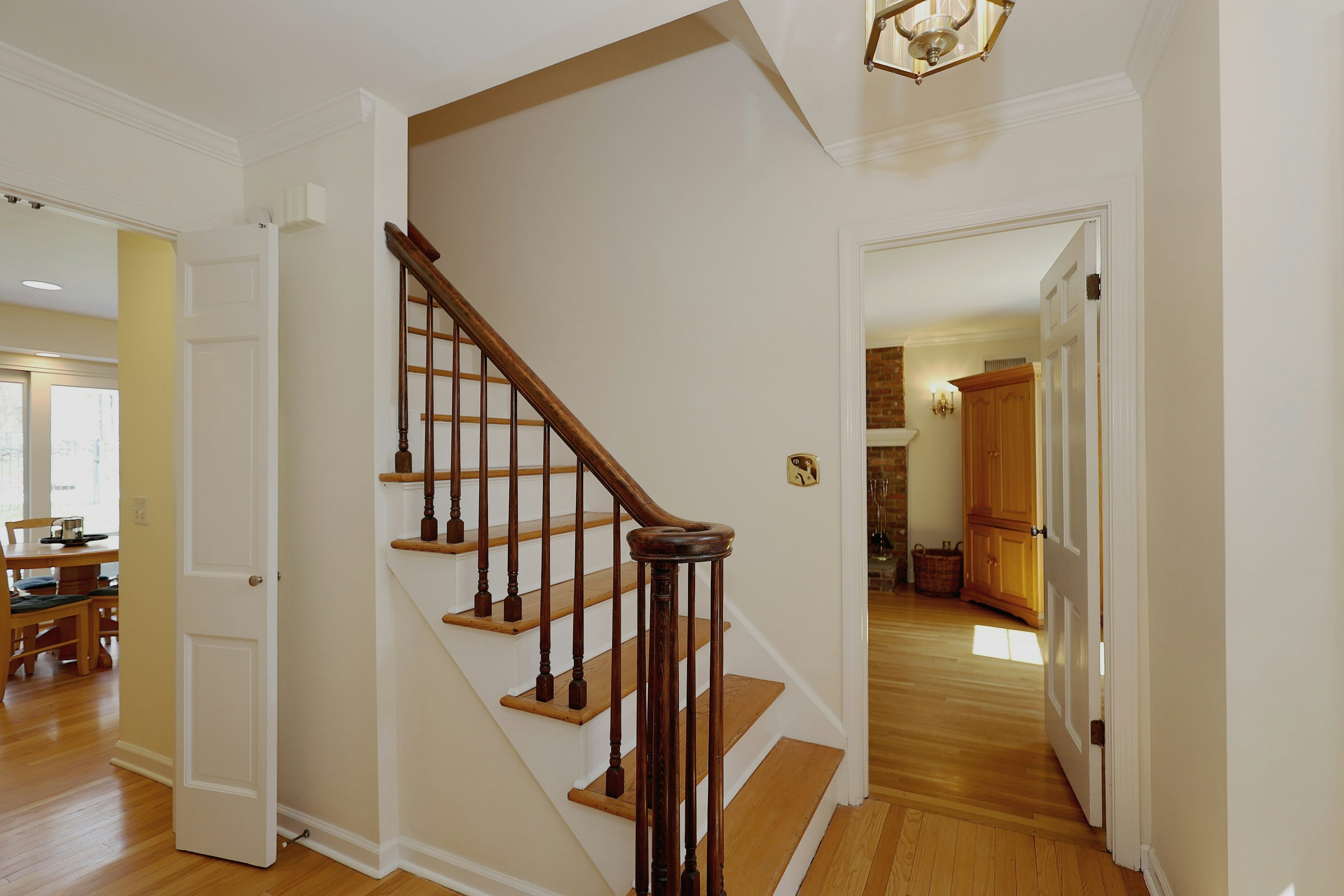  Classic New England Colonial - 物件實景