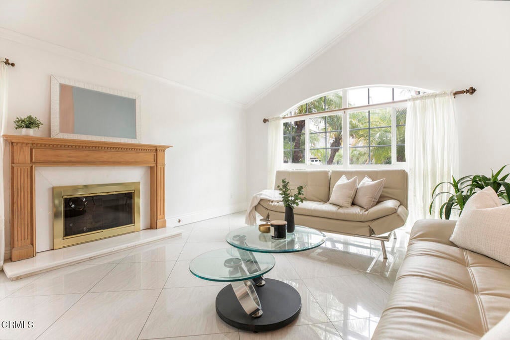 Los Angeles, California, 91352, United States, 5 Bedrooms Bedrooms, ,5 BathroomsBathrooms,Residential,For Sale,1941617