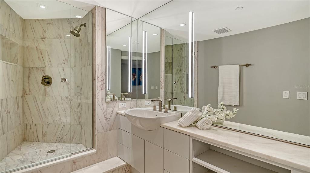 Sarasota, Florida, 34236, United States, 3 Bedrooms Bedrooms, ,4 BathroomsBathrooms,Residential,For Sale,1996968