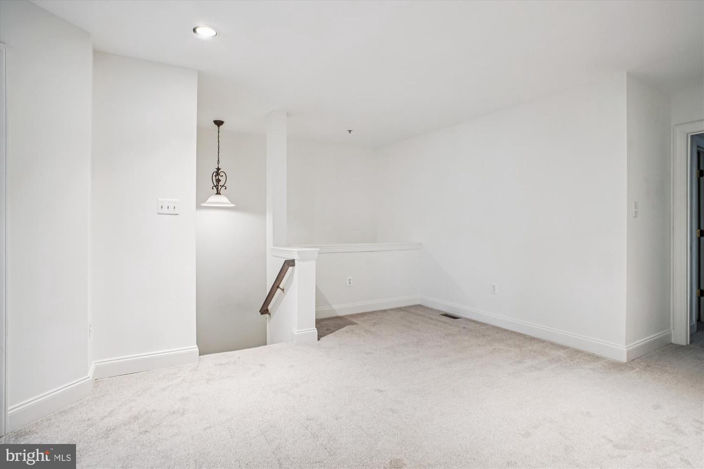 Falls Church, Virginia, 22042, United States, 3 Bedrooms Bedrooms, ,2 BathroomsBathrooms,Residential,For Sale,2001644